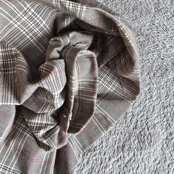 Do+Be Plaid Wrap Top with tiered bell sleeves size medium - Picture 13 of 16